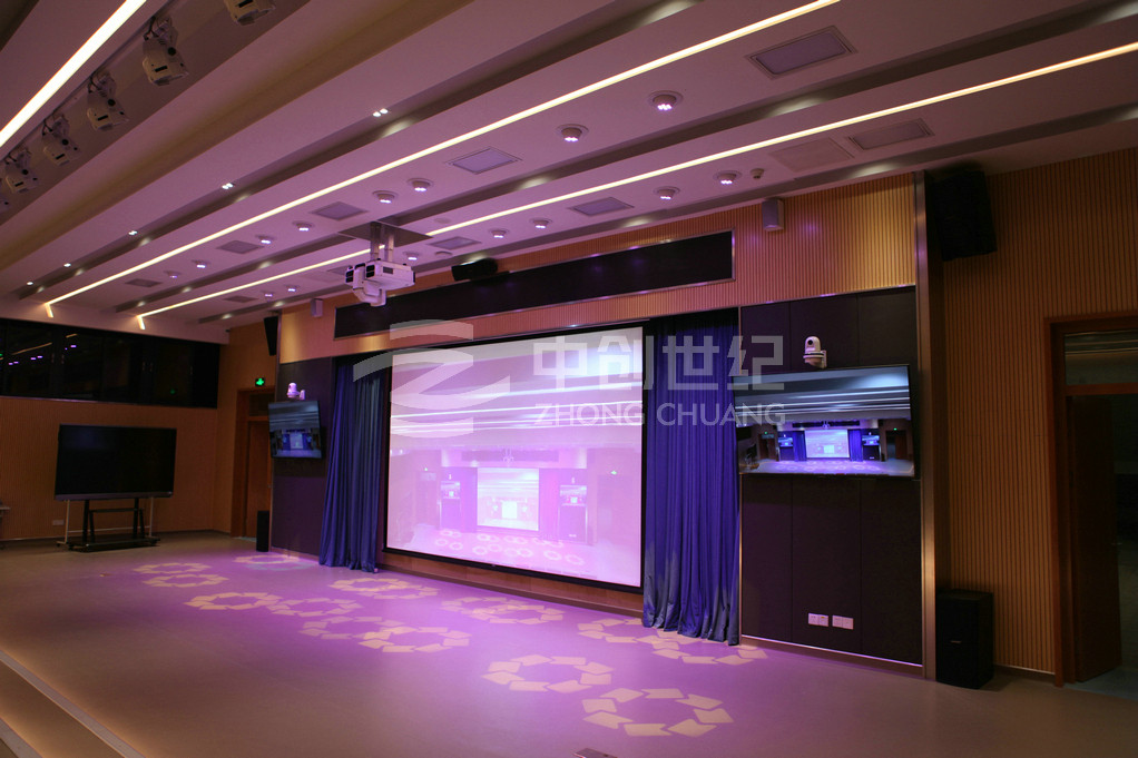 南山外國(guó)語(yǔ)學(xué)校濱海小學(xué)多功能廳-舞臺(tái)區(qū)域照片