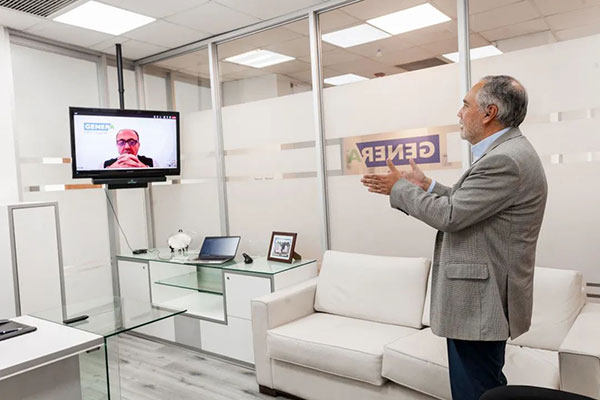 GENERA首席執(zhí)行官在辦公室使用BOSE VB1開(kāi)會(huì)的場(chǎng)景照 GENERA首席執(zhí)行官在辦公室使用BOSE VB1開(kāi)會(huì)的場(chǎng)景照